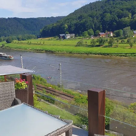 Saechsische-schweiz-ferienhaus-wohnung-2-mit-hervorragendem-panoramablick-ueber-das-elbtal Appartement